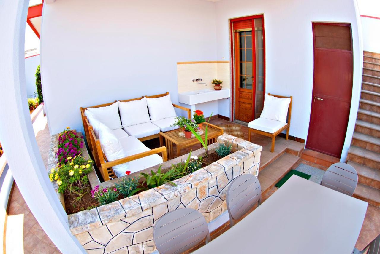 Perrone Apartments Триказе Экстерьер фото